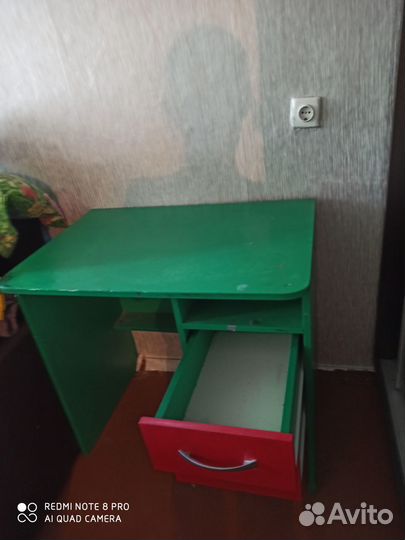 Детский письменный стол