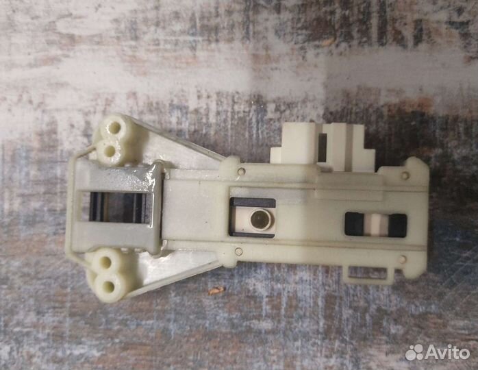 Устройство блокировки люка Indesit