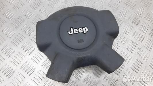 Подушка безопасности водителя jeep liberty KJ (10V