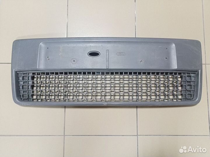 Ford Fusion Решетка в бампер центральная