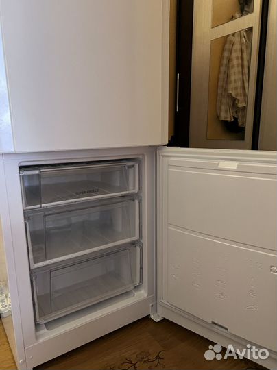 Холодильник Leran CBF167 W