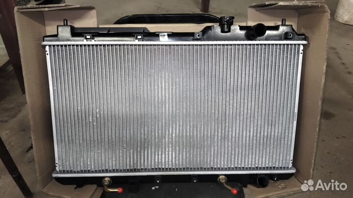 Радиатор охлаждения на Honda c-rv1