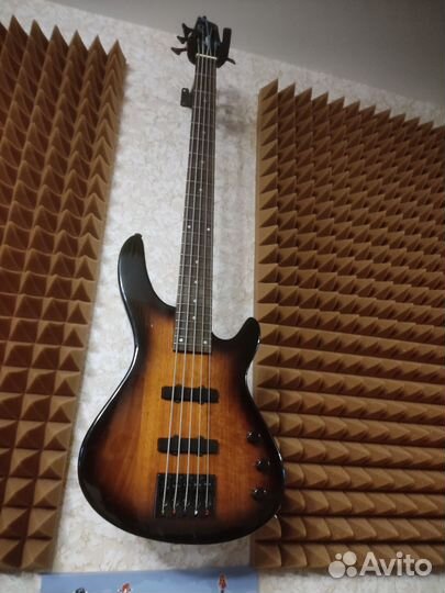 Бас гитара 5 струн Lyon by Washburn/ обмен