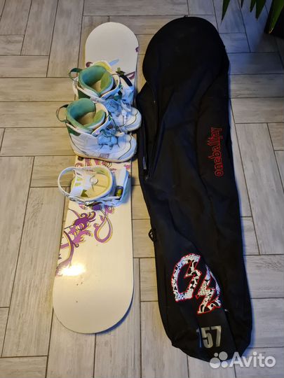 Сноуборд с креплениями+ботинками и чехлом