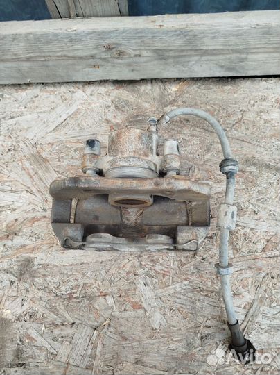 Суппорт передний правый Ford Focus 2