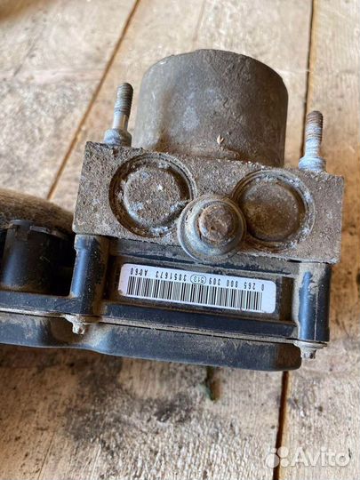 Блок abs Nissan Cube z11