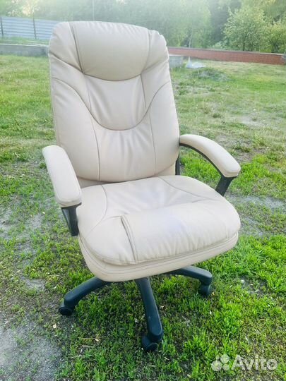 Кресло кожаное