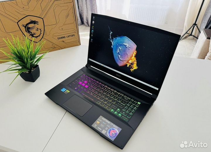 MSI katana 17.3 RTX 4060 8GB i5 12450H 16GB DDR5
