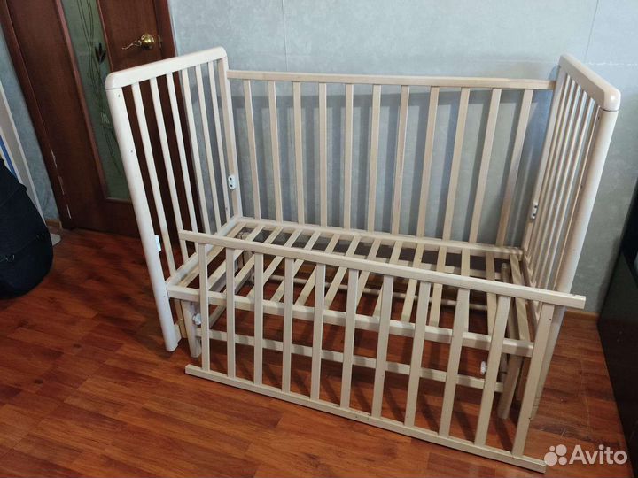 Кроватка с маятником