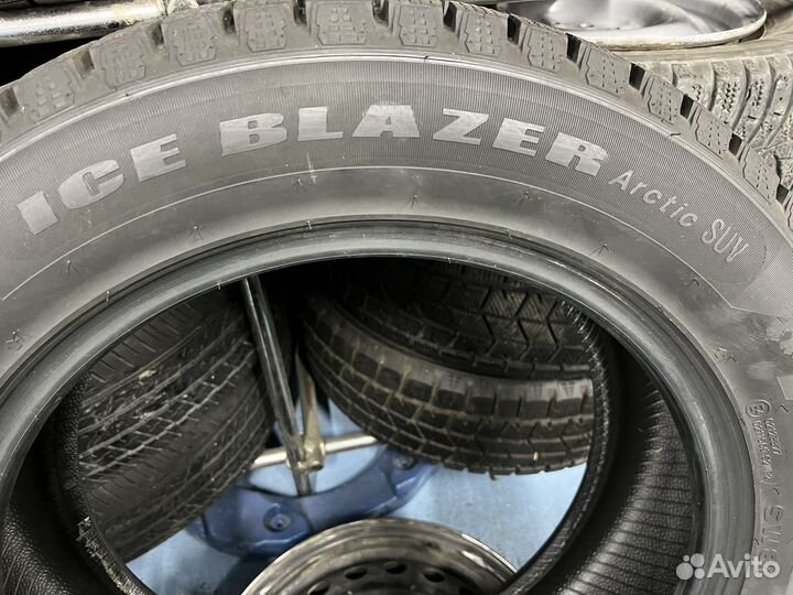 Sailun Ice Blazer Arctic SUV 215/60 R17 100T