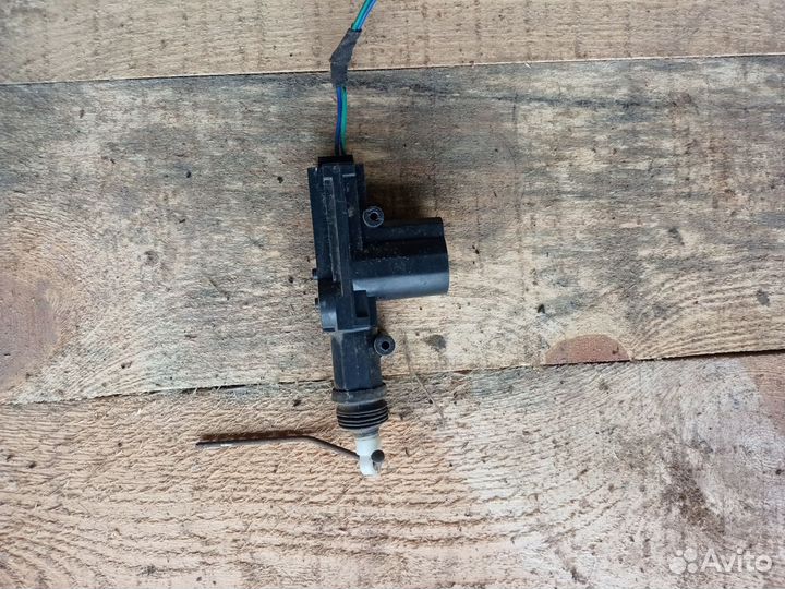 Активатор замка двери Dodge stratus