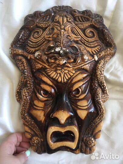 Маска настенная