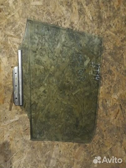 Стекло заднее правое Toyota Auris E150 1ZR 2009