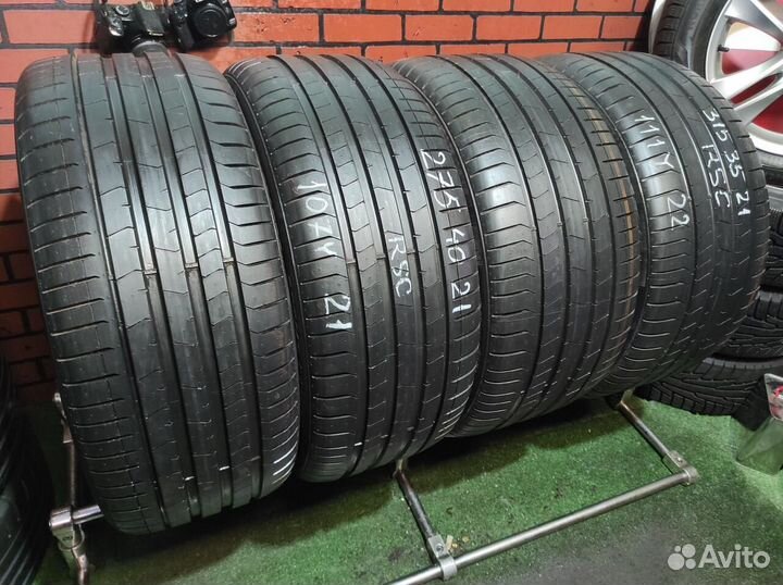 Pirelli P Zero PZ4 275/40 R21 и 315/35 R21 107Y