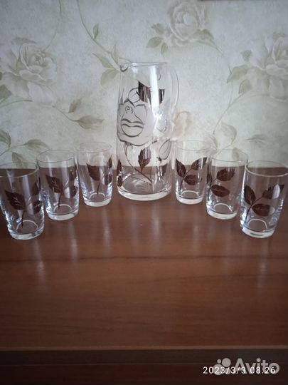 Кувшин со стаканами