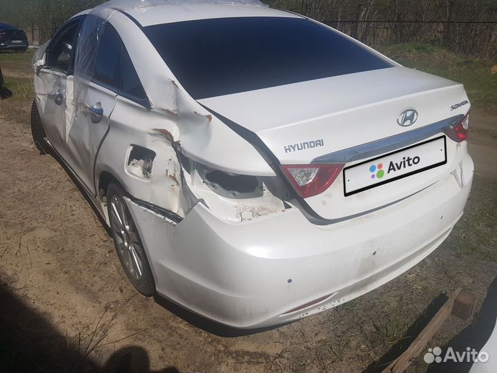 Hyundai Sonata 2.0 AT, 2011, битый, 70 000 км
