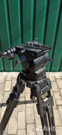 Штатив для видеокамеры