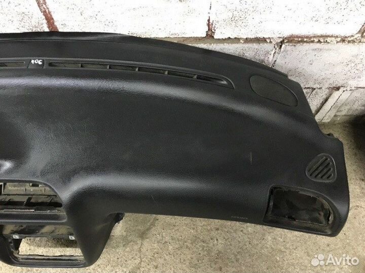 Торпедо Peugeot 406 седан 1.8 2000