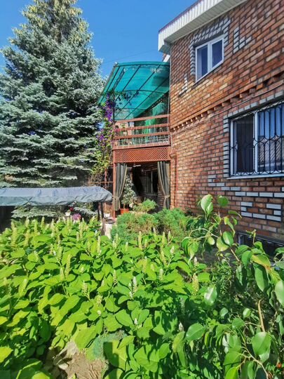 Дом 323 м² на участке 8 сот.