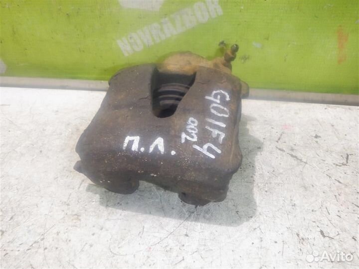 Суппорт передний левый Фольксваген Гольф 4 Бора