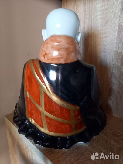 Буддийский монах фарфор