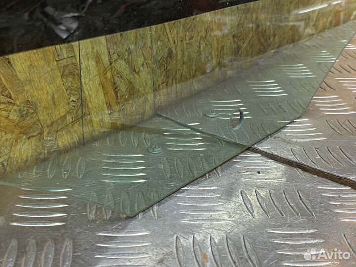 Стекло двери заднее правое Volkswagen Polo седан