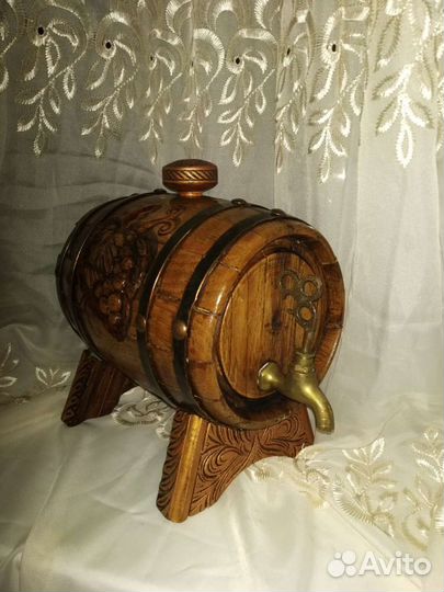 Бачонок дубовый резной
