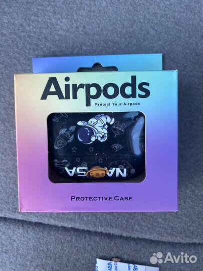 Защитный чехол на AirPods