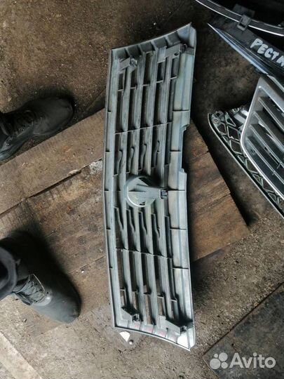 Решетка радиатора Nissan Liberty / Prairei 12