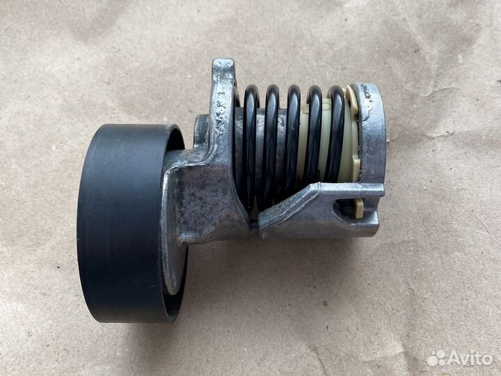 Ролик натяжитель ремня генератора Audi VW 2.0 TDI