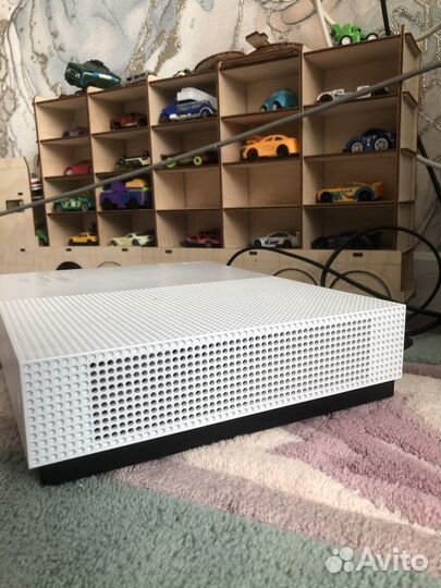 Продам Xbox one s на 1TB