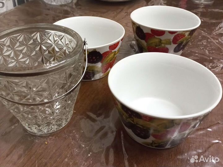 Салатницы новые, графинчик для льда