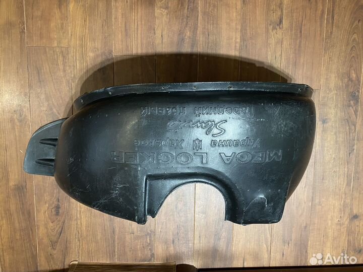 Подкрылок передний правый