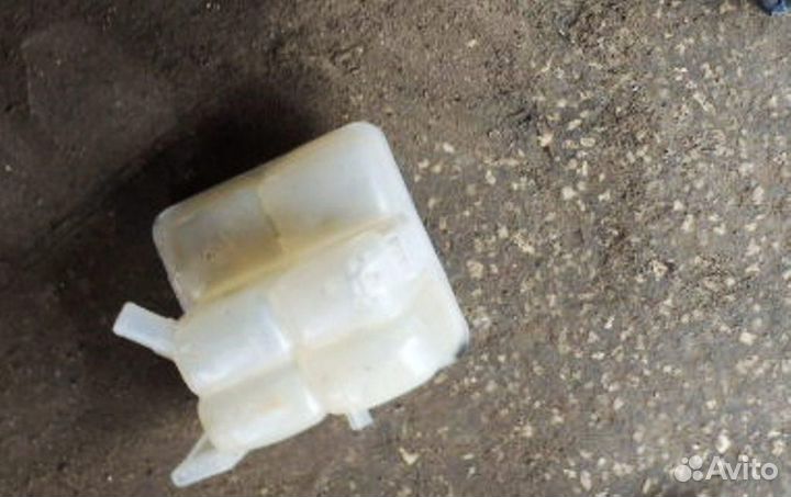 Бачок расширительный dodge Caravan 2001-2007