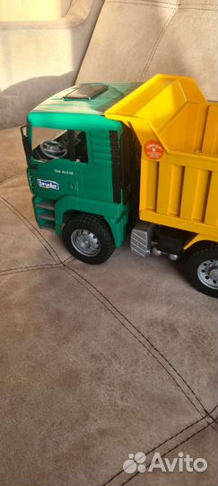 Игрушка самосвал Bruder