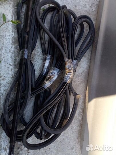 Уплотнители двери Ниссан Тиида