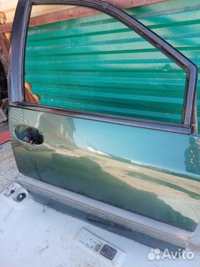 Дверь передняя правая Dodge Caravan grand 3.3 1997