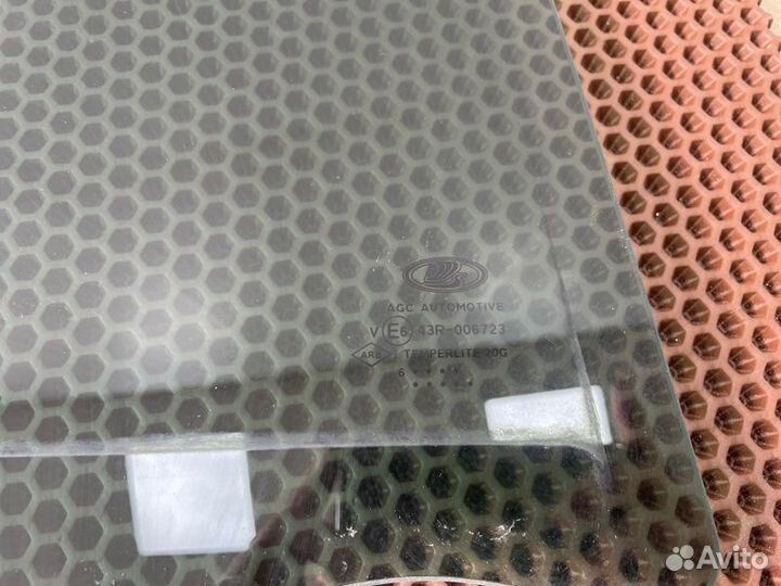 Стекло двери заднее правое LADA X-Ray