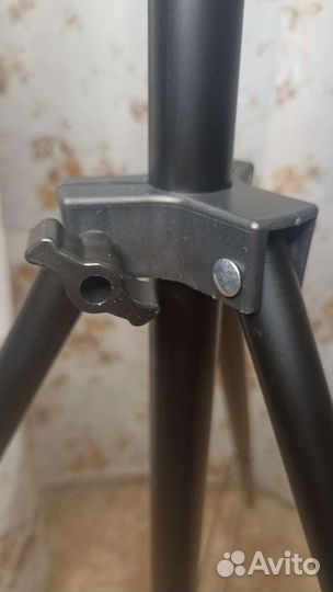 Штатив для кольцевой лампы