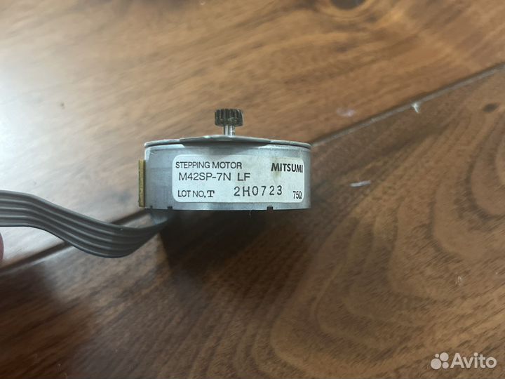 Шаговый двигатель