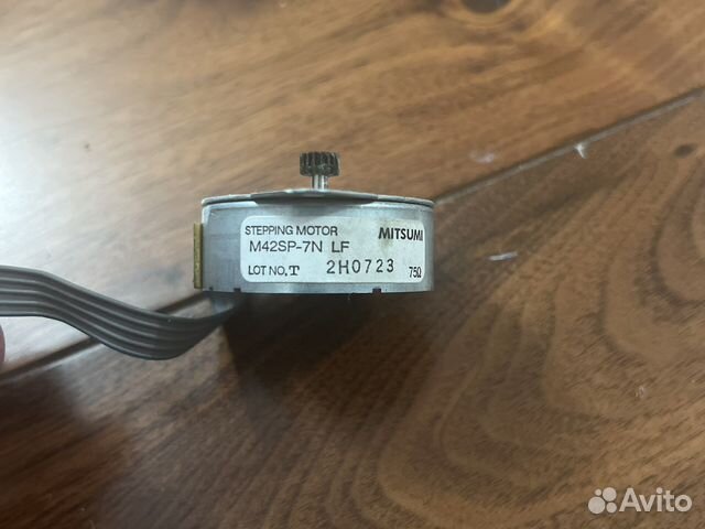 Шаговый двигатель