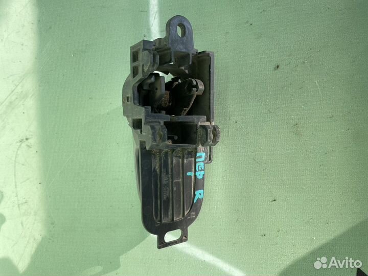 Ручка правая открывания двери nissan march k12