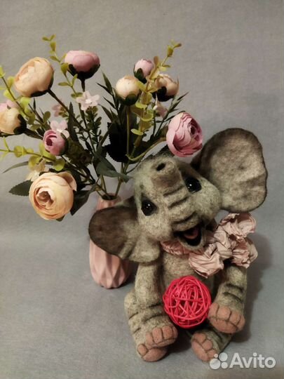 Игрушки из шерсти. Слонёнок