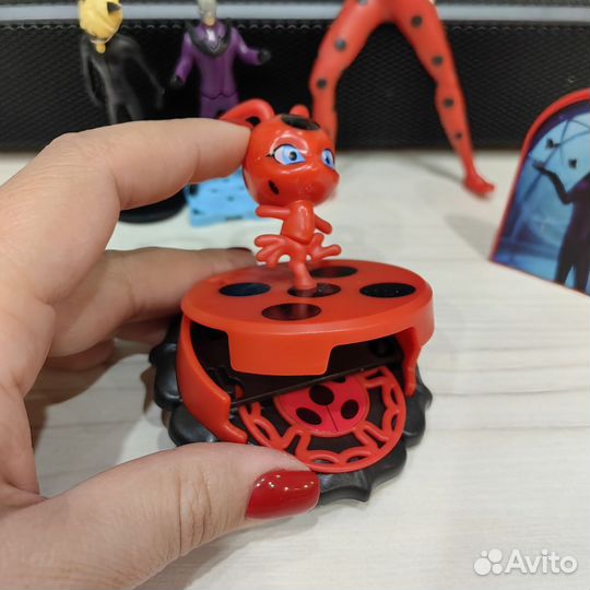 Фигурки леди баг и супер кот