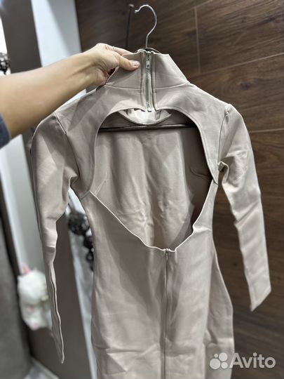 Платье с открытой спиной