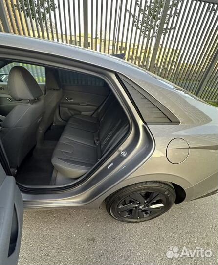 Hyundai Elantra 1.6 AMT, 2022, 2 800 км
