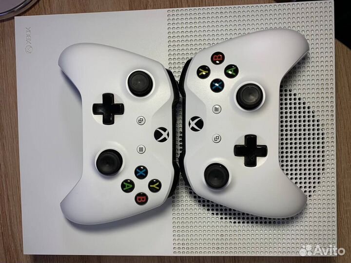 Xbox ONE S 1 TB 2 Геймпада