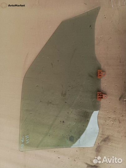 Nissan Juke стекло боковое