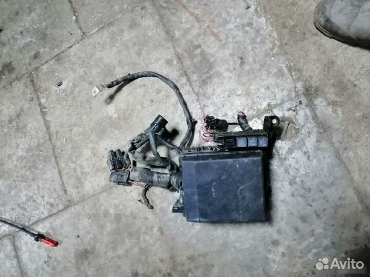 Блок предохранителей Mitsubishi Lancer 9