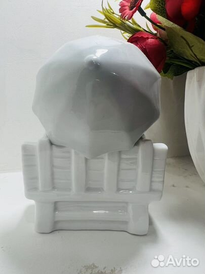 Фарфоровые статуэтка